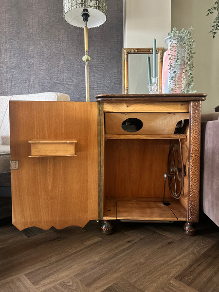 Naaikast incl. functionerende naaimachine vintage