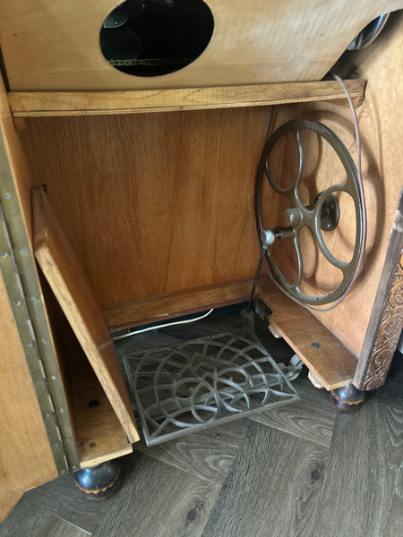 Naaikast incl. functionerende naaimachine vintage