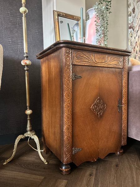Naaikast incl. functionerende naaimachine vintage