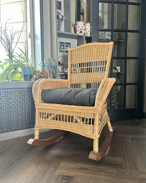 Schommelstoel rotan boho vintage