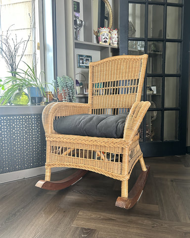 Schommelstoel rotan boho vintage