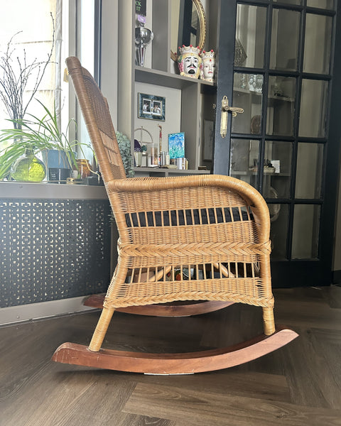 Schommelstoel rotan boho vintage