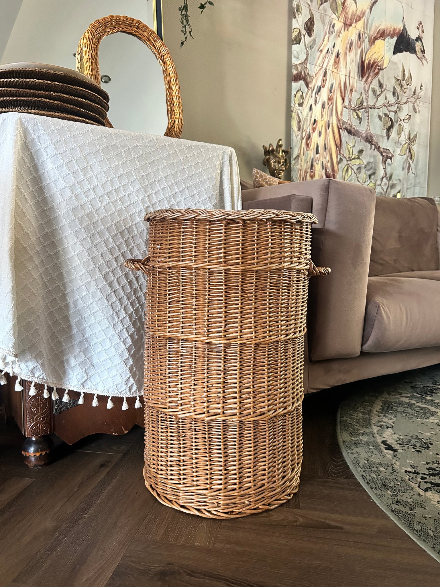 Hoge mand rotan gevlochten vintage