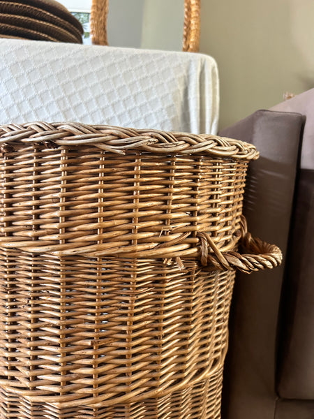 Hoge mand rotan gevlochten vintage