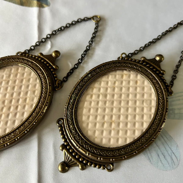 Fotolijstjes ovaal met ketting vintage