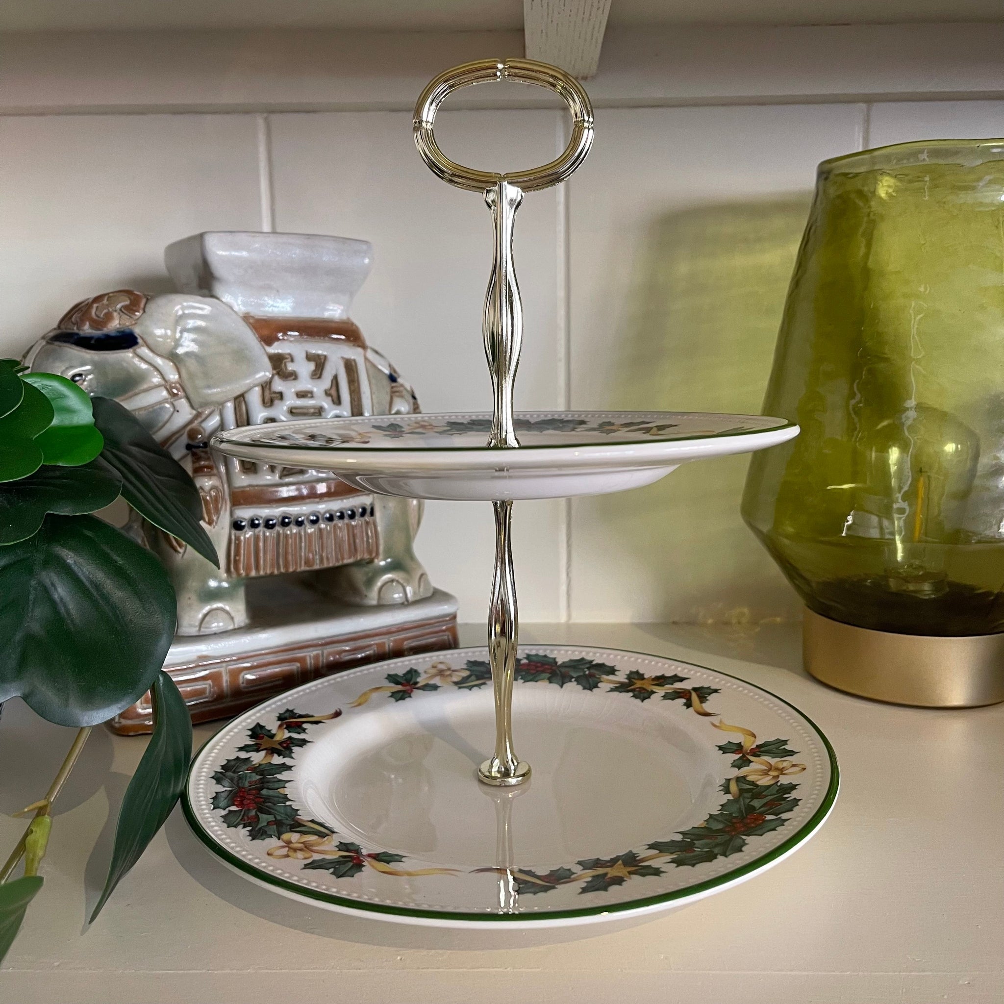 KERST ETAGERE ROYAL STAFFORD PEARL SIEBEL CHINA BONE